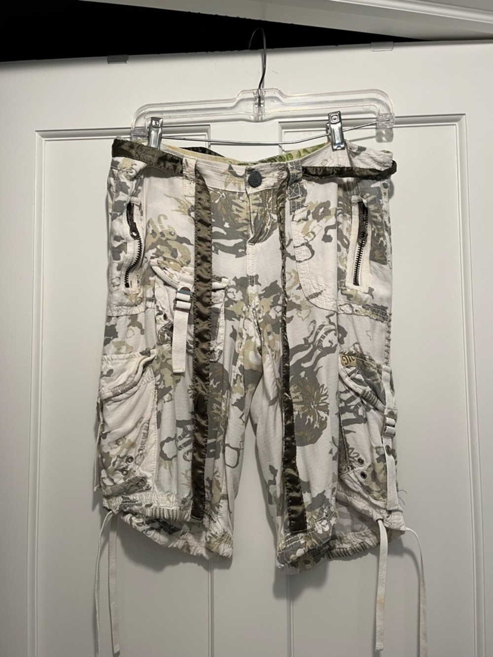 Miss Me Bermuda Cargo Shorts Sz Large Rayon Floral
